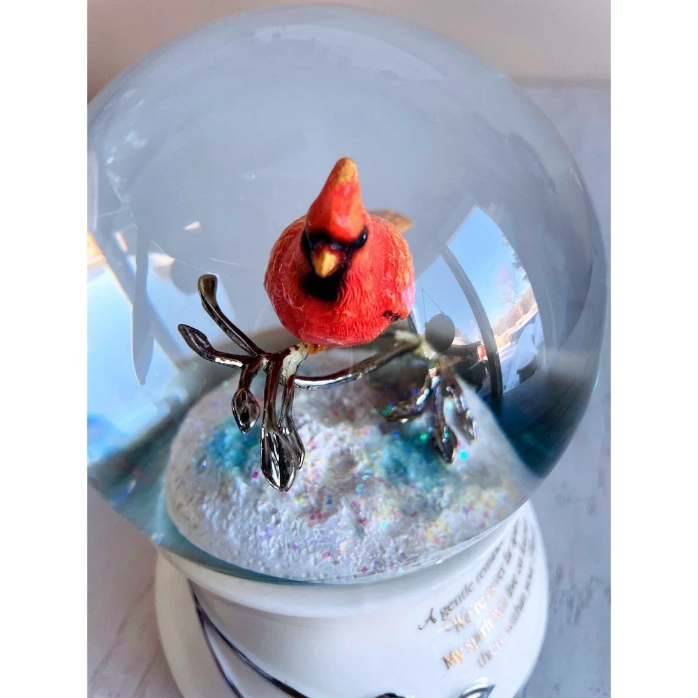 2016 The Bradford Exchange MESSENGER FROM HEAVEN Cardinal‎ Musical Glitter Globe